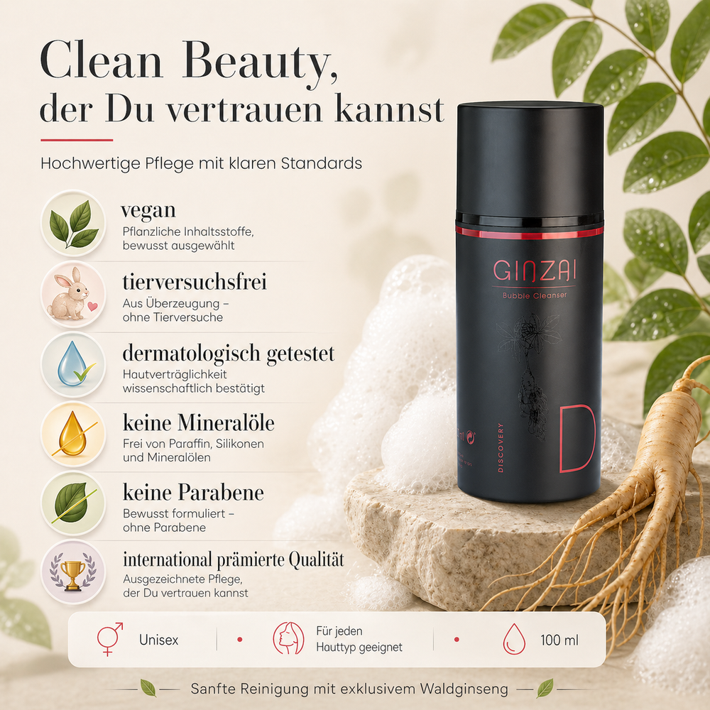 Schwarze GINZAI Bubble Cleanser Flasche auf Natursteinblock mit frischer Ginsengwurzel und weißem Schaum. Überschrift: „Clean Beauty, der Du vertrauen kannst – Hochwertige Pflege mit klaren Standards". Sechs Qualitätsmerkmale: vegan; tierversuchsfrei; dermatologisch getestet; keine Mineralöle; keine Parabene; international prämierte Qualität. Unten: Unisex · Für jeden Hauttyp geeignet · 100 ml. Fußzeile: „Sanfte Reinigung mit exklusivem Waldginseng"